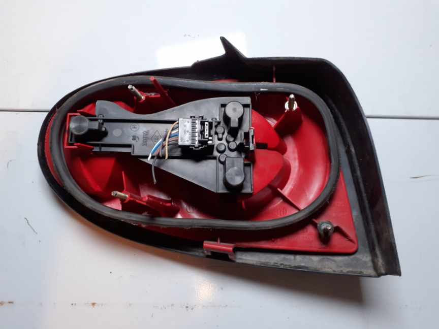 Renault Megane 1 coupé feu arrière droit