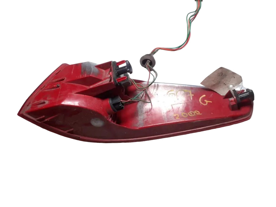 Peugeot 607 feu arrière gauche