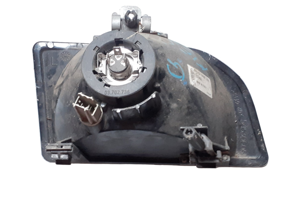 Ford fiesta Phare avant gauche