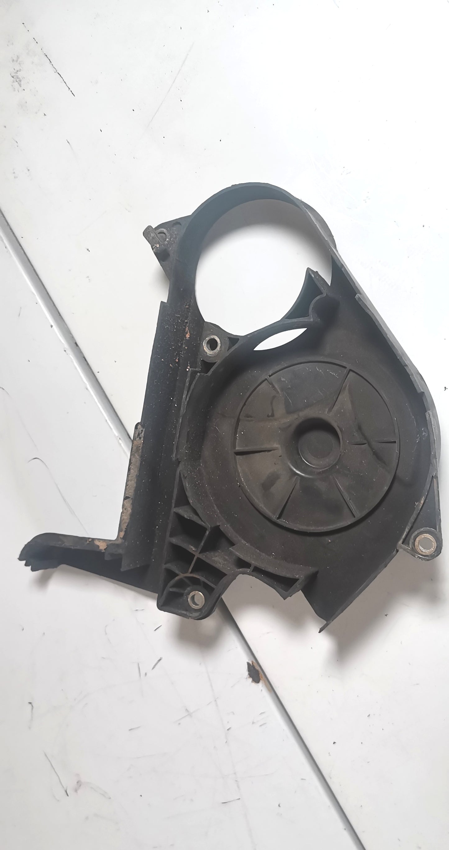 Carter de protection inférieur pour courroie de distribution