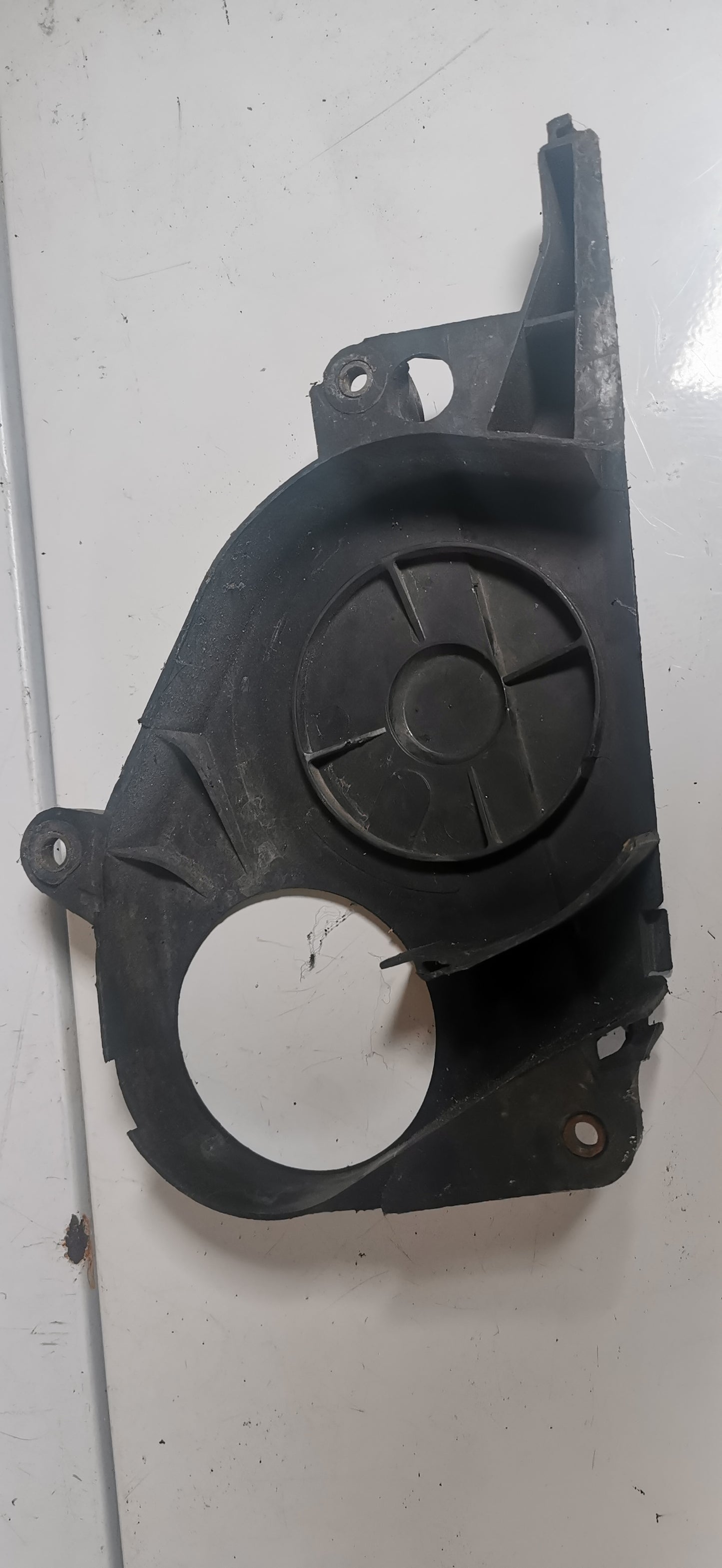 Cache inférieur de distribution pour moteur Diesel.