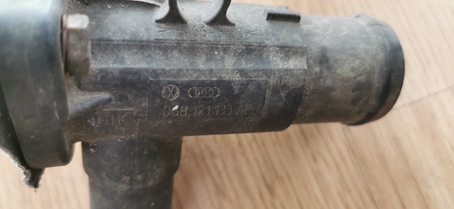 Bride tuyau liquide de refroidissement 06812113A