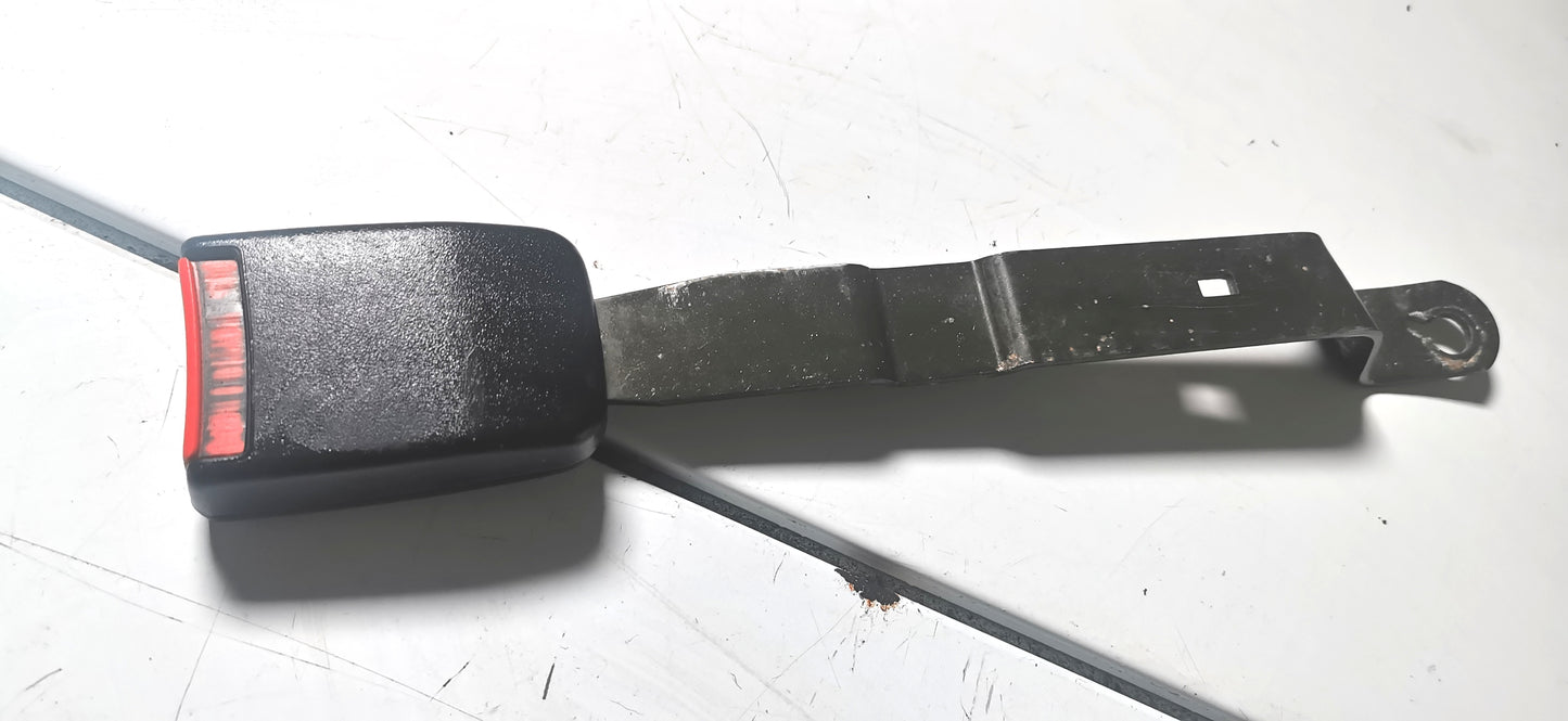 golf 2 ancrage de ceinture avant