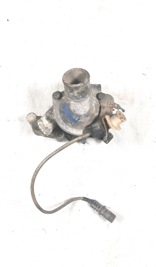 BMW e 30 boitier thermostat