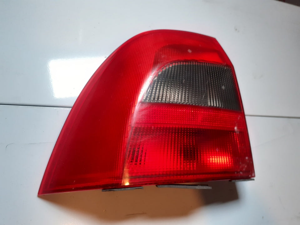 Opel vectra B feu arrière gauche