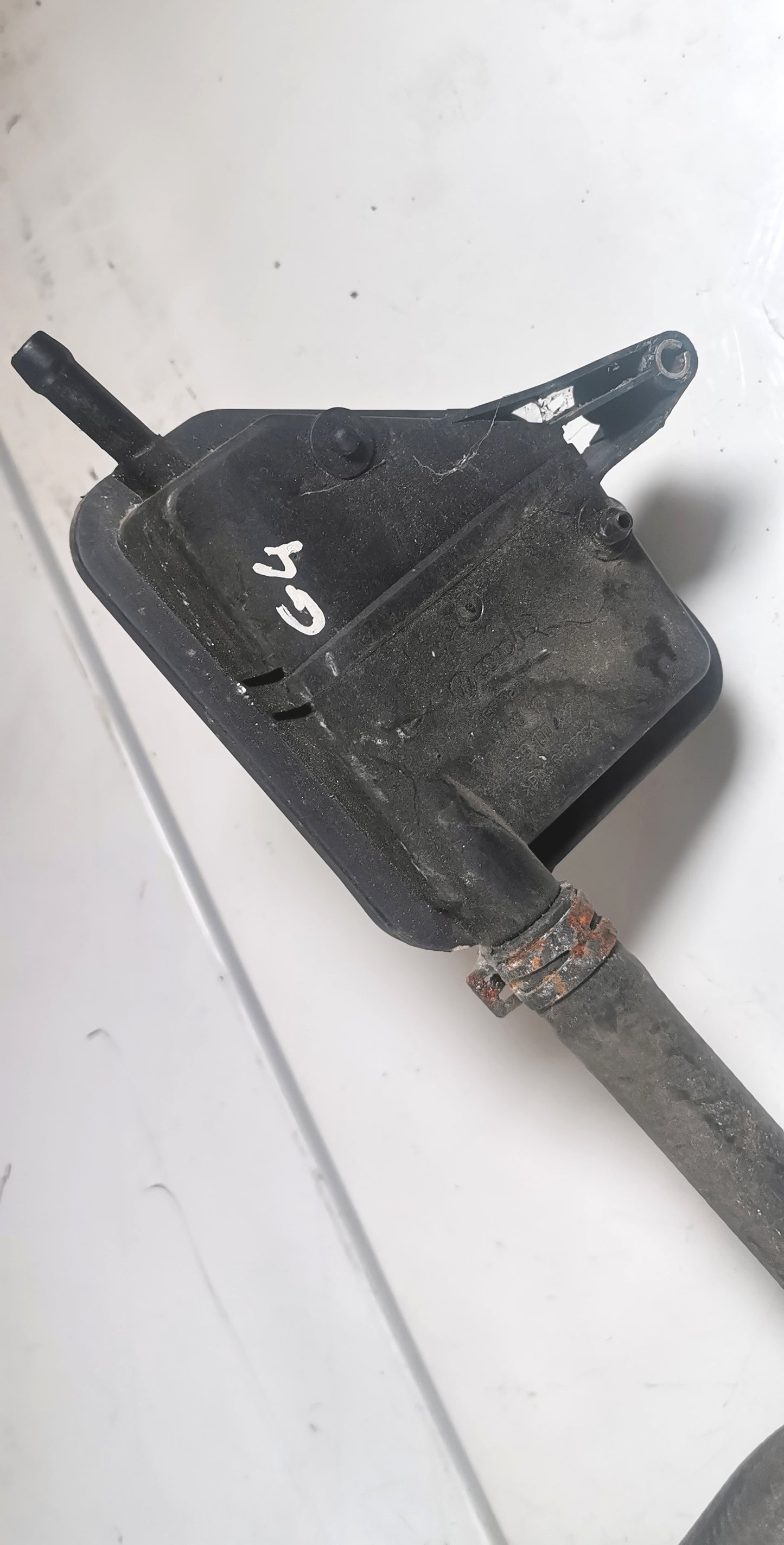 Réservoir liquide de direction assistée