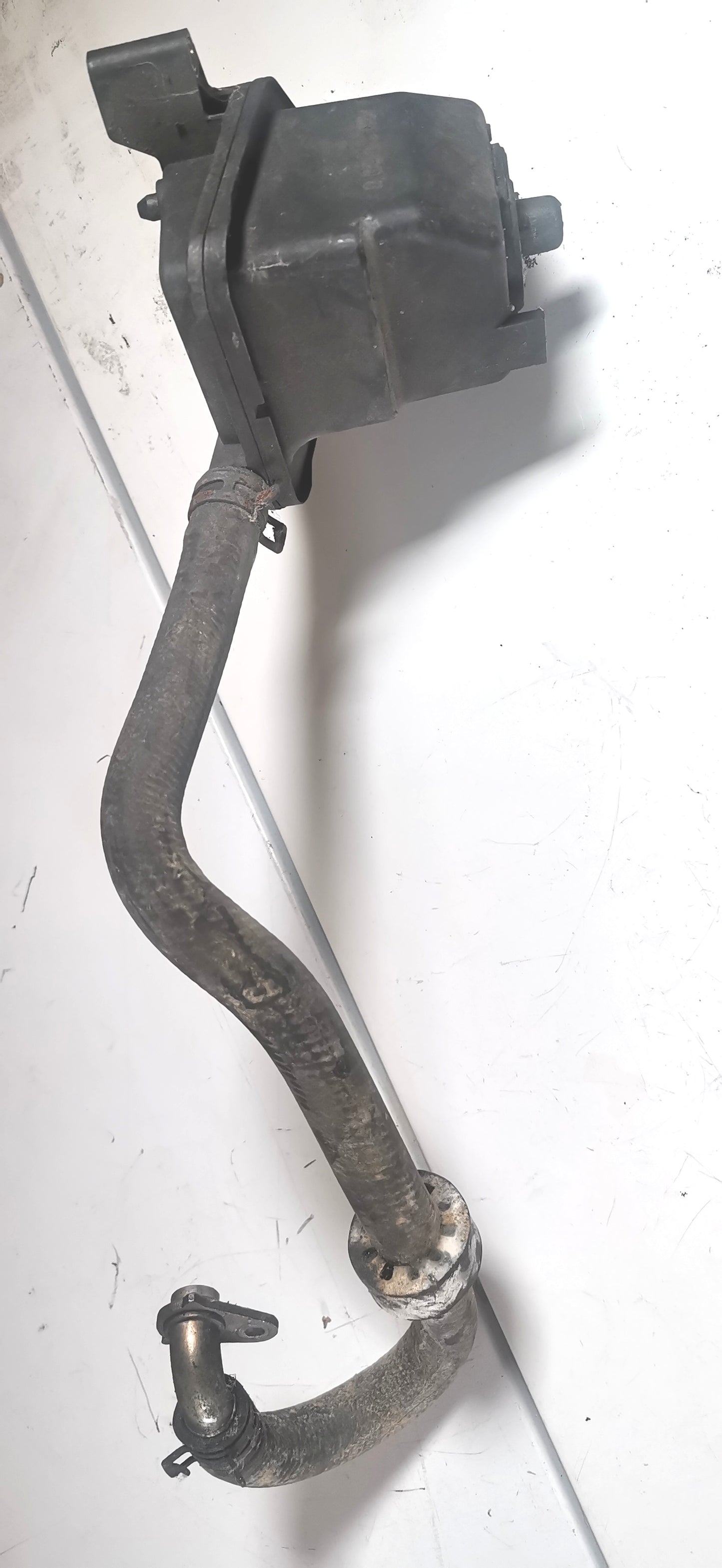 Réservoir liquide de direction assistée