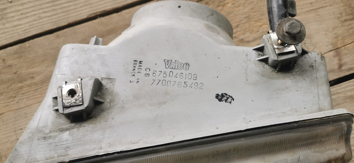 Renault 21 phare avant gauche